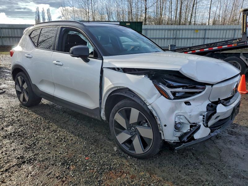 Фото 4 - VOLVO XC40