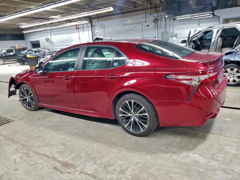 Фото 2 - TOYOTA CAMRY