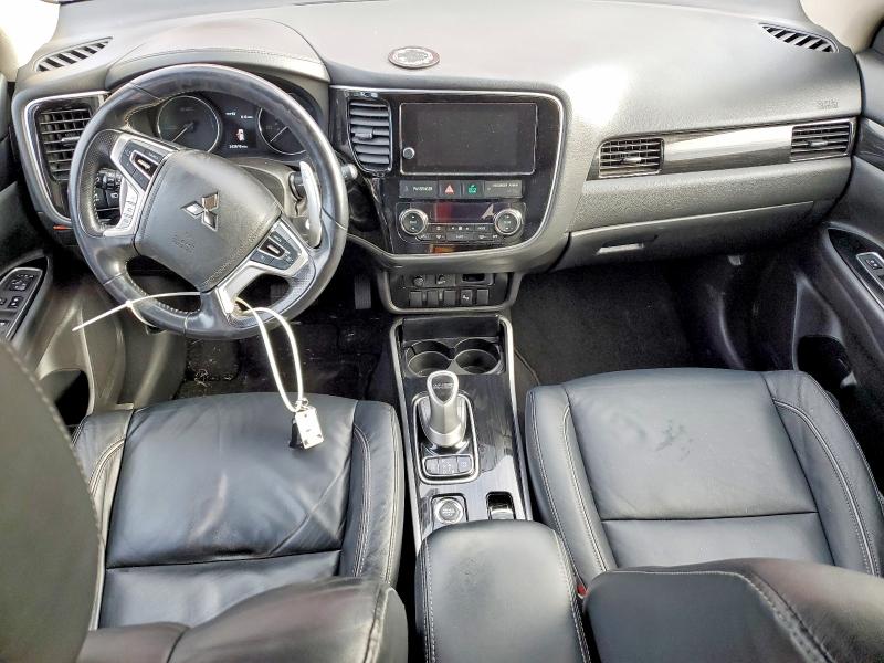 Фото 8 - MITSUBISHI OUTLANDER