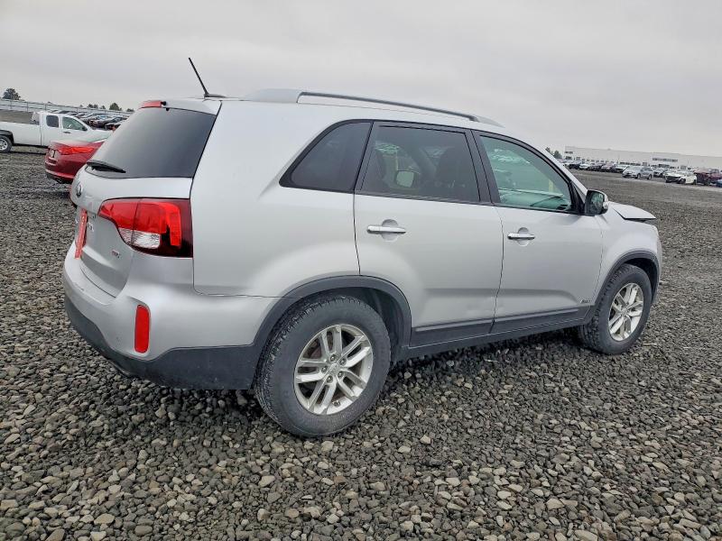 Фото 3 - KIA SORENTO