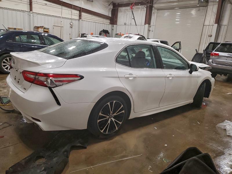 Фото 3 - TOYOTA CAMRY