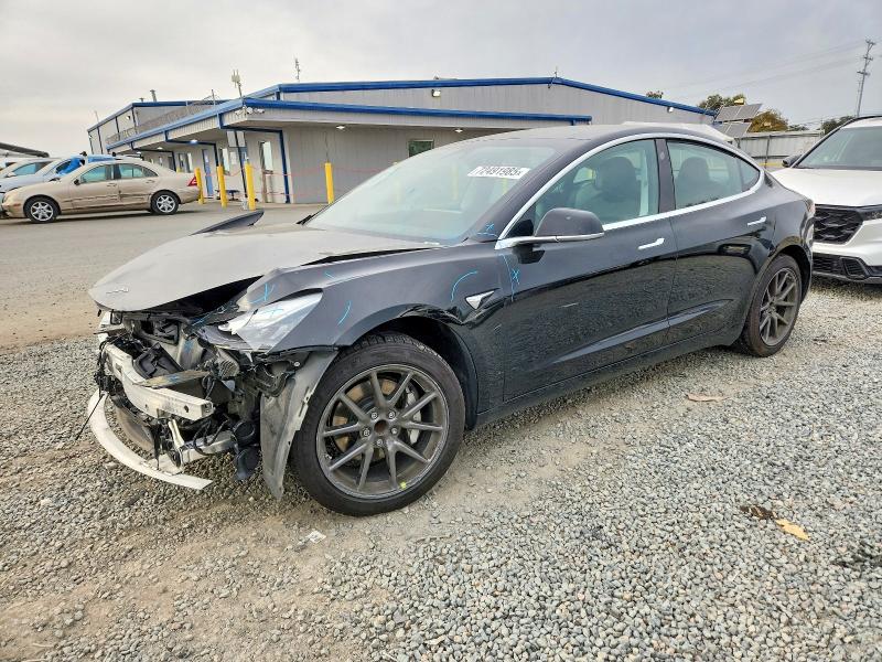 Фото 1 - TESLA MODEL 3