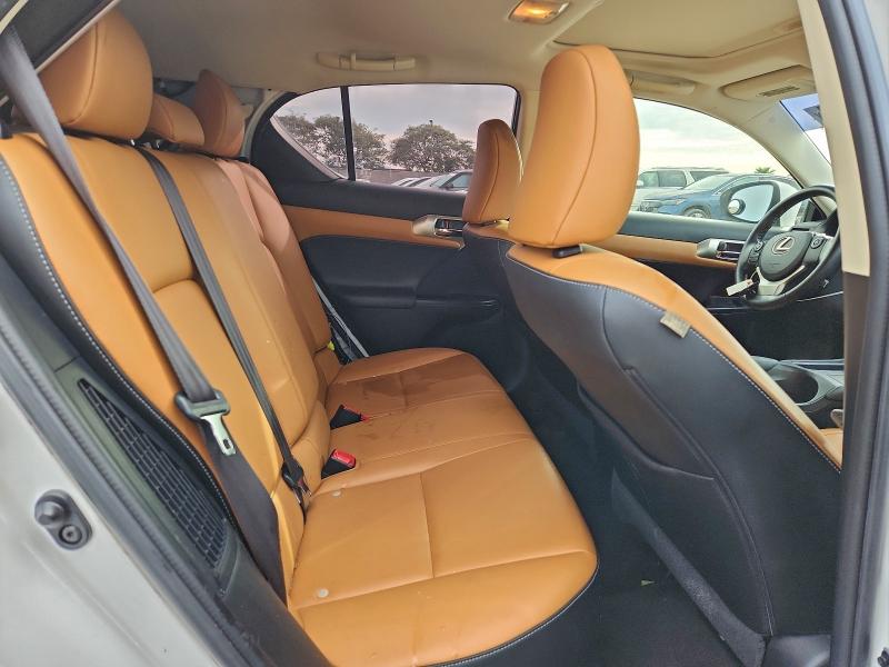 Фото 10 - LEXUS CT 200