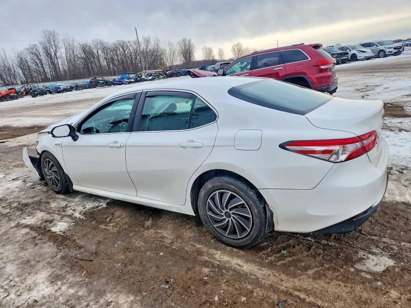 Фото 2 - TOYOTA CAMRY