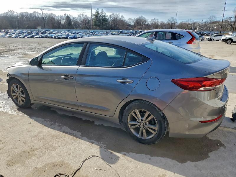 Фото 2 - HYUNDAI ELANTRA