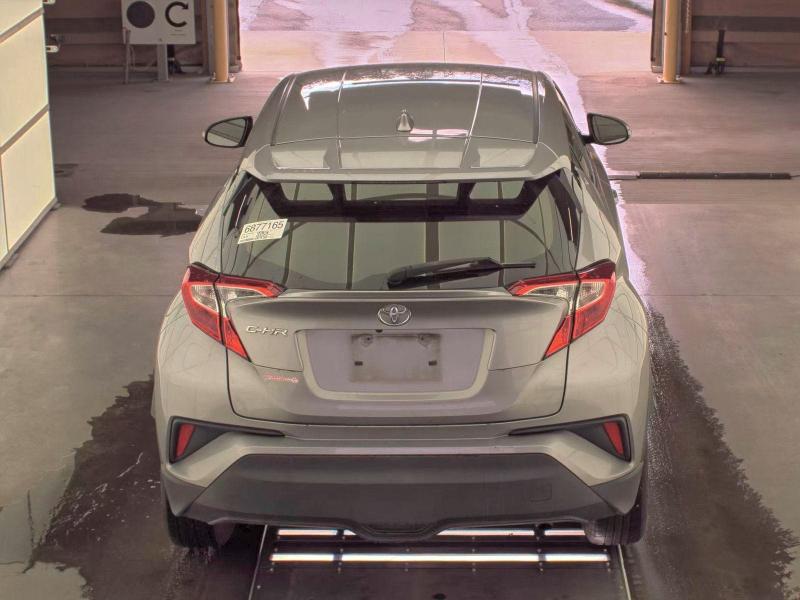 Фото 12 - TOYOTA C-HR