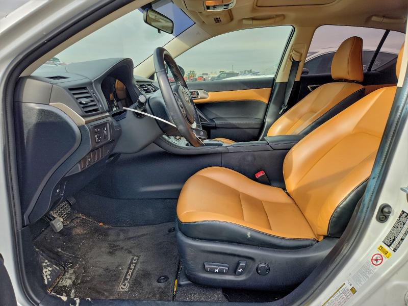 Фото 7 - LEXUS CT 200