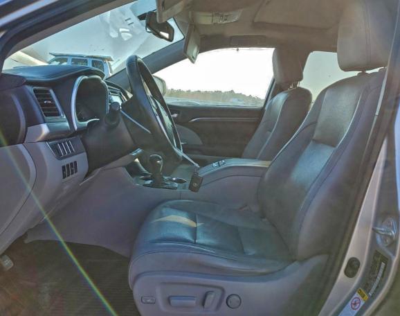 Фото 7 - TOYOTA HIGHLANDER