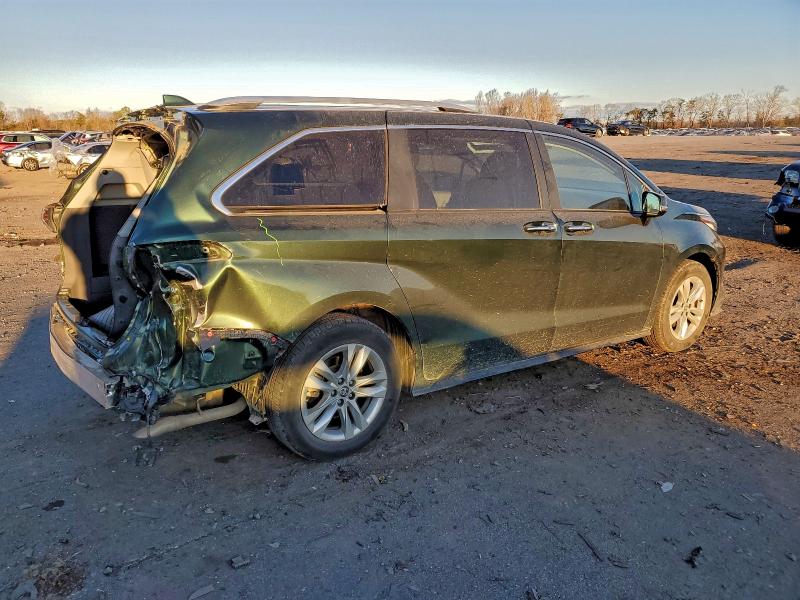 Фото 3 - TOYOTA SIENNA