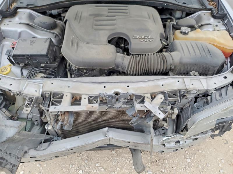 Фото 11 - CHRYSLER 300