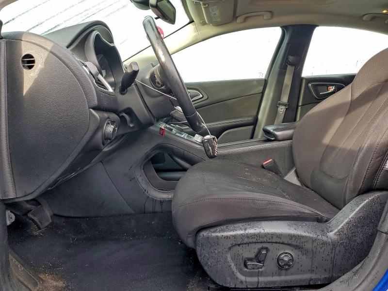 Фото 7 - CHRYSLER 200