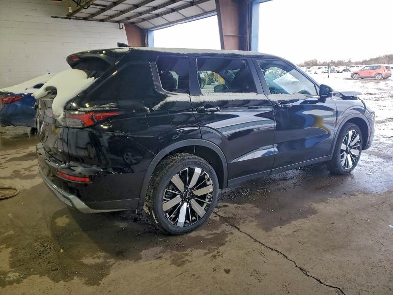 Фото 3 - MITSUBISHI OUTLANDER