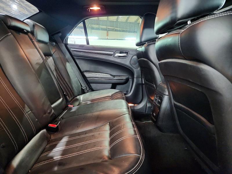 Фото 10 - CHRYSLER 300