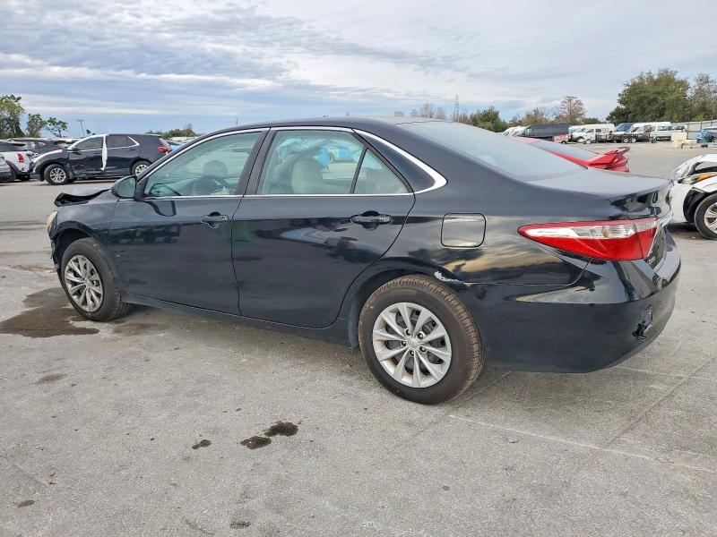 Фото 2 - TOYOTA CAMRY