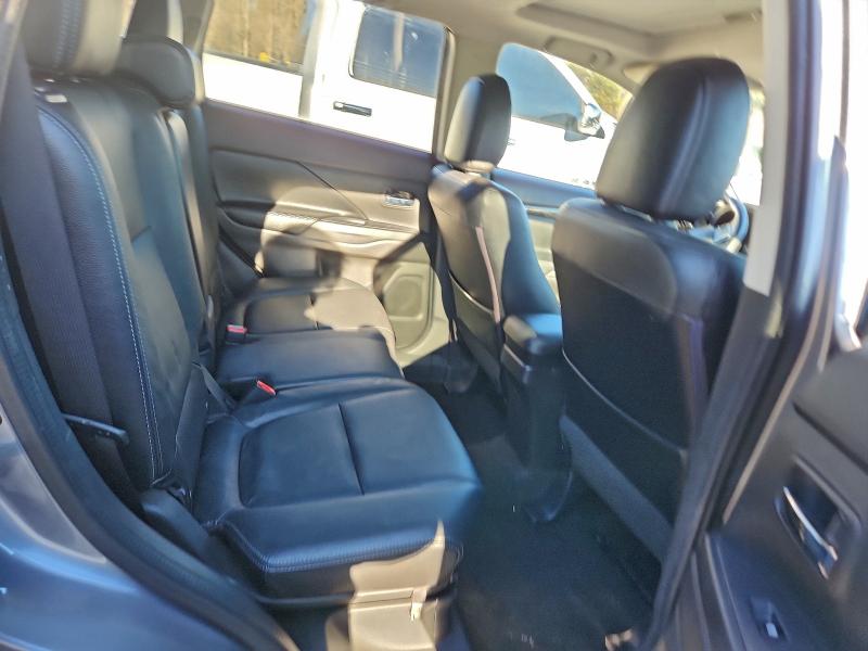 Фото 11 - MITSUBISHI OUTLANDER