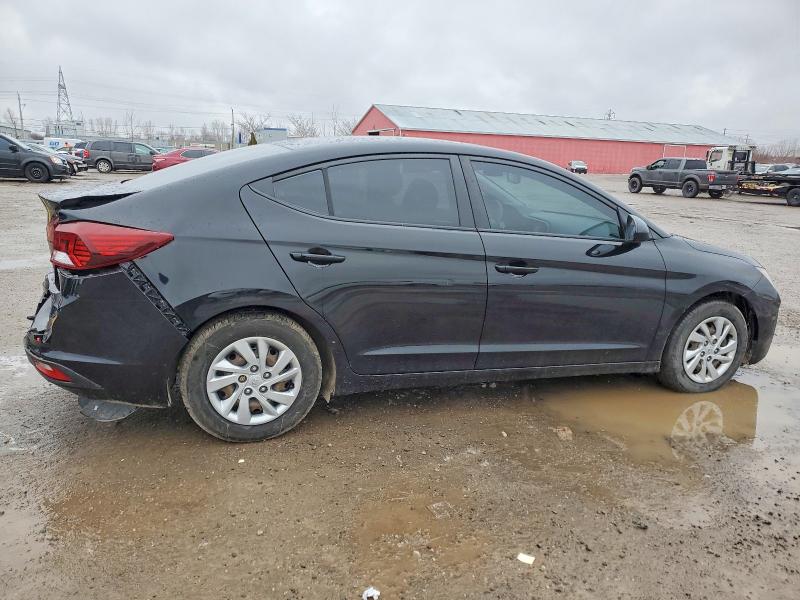 Фото 3 - HYUNDAI ELANTRA