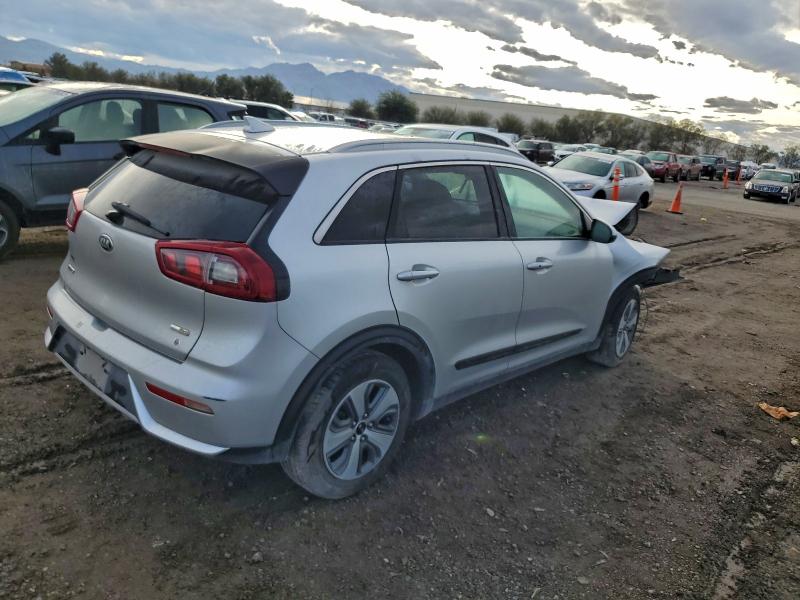 Фото 3 - KIA NIRO