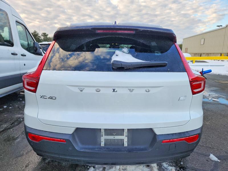 Фото 6 - VOLVO XC40