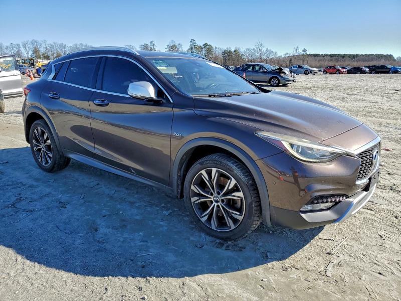 Фото 4 - INFINITI QX30
