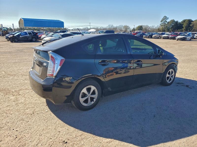 Фото 3 - TOYOTA PRIUS