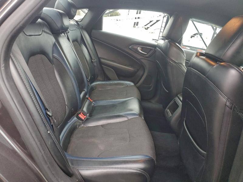 Фото 10 - CHRYSLER 200