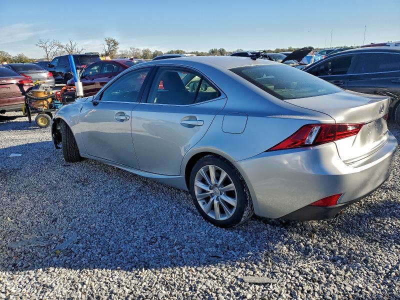 Фото 2 - LEXUS IS