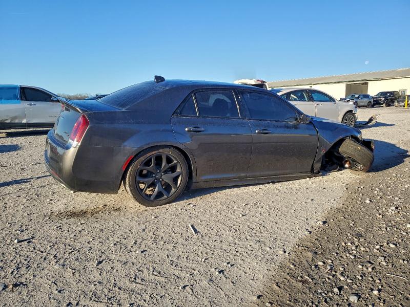 Фото 3 - CHRYSLER 300