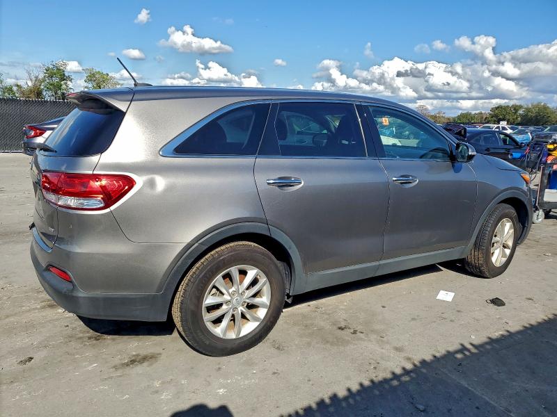 Фото 3 - KIA SORENTO