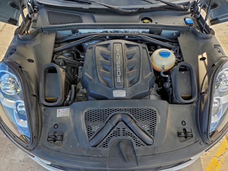 Фото 12 - PORSCHE MACAN