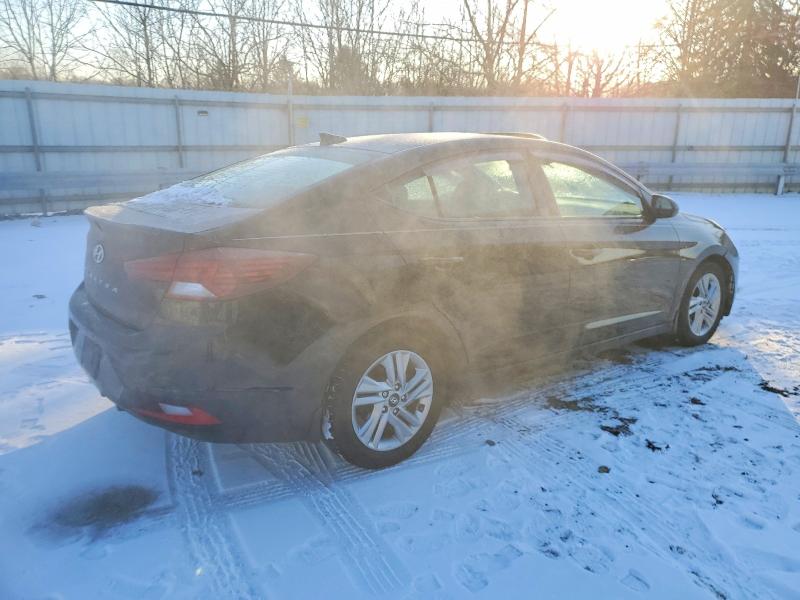 Фото 3 - HYUNDAI ELANTRA