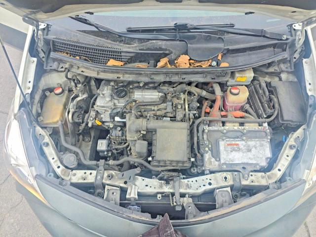 Фото 7 - TOYOTA PRIUS