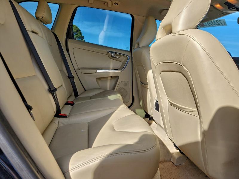 Фото 9 - VOLVO XC60