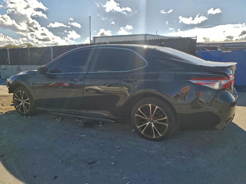 Фото 2 - TOYOTA CAMRY