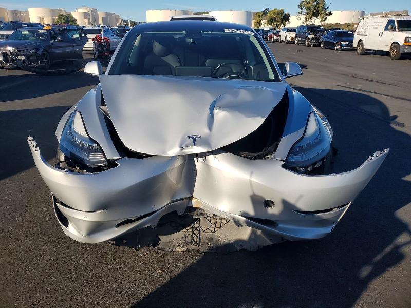 Фото 5 - TESLA MODEL 3