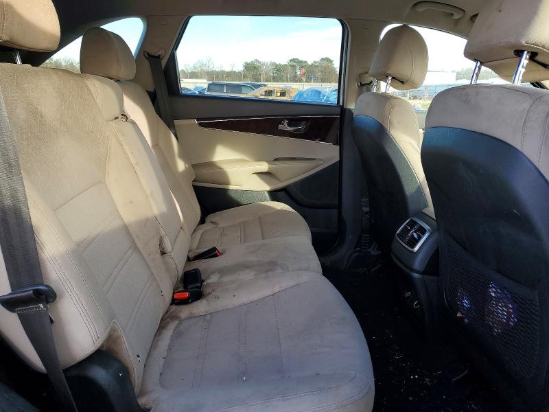 Фото 11 - KIA SORENTO