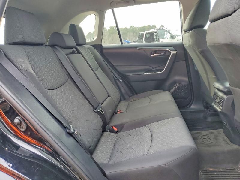 Фото 11 - TOYOTA RAV4