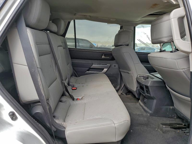 Фото 11 - TOYOTA SEQUOIA