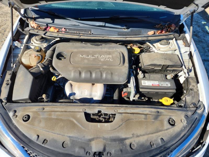 Фото 11 - CHRYSLER 200