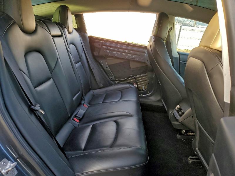 Фото 10 - TESLA MODEL 3