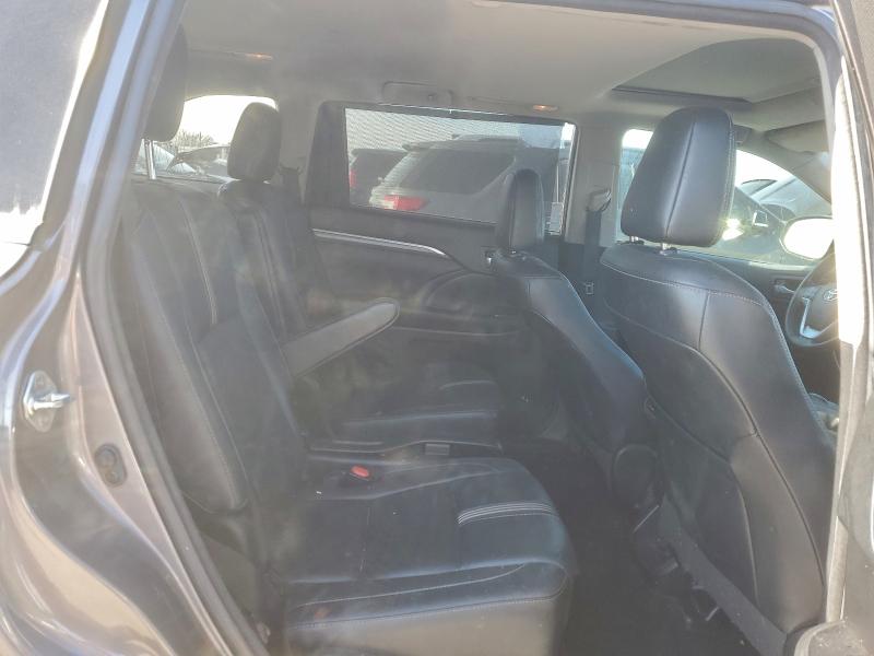 Фото 11 - TOYOTA HIGHLANDER