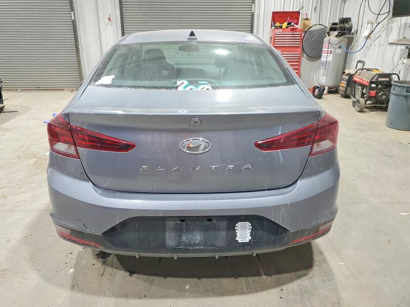 Фото 6 - HYUNDAI ELANTRA