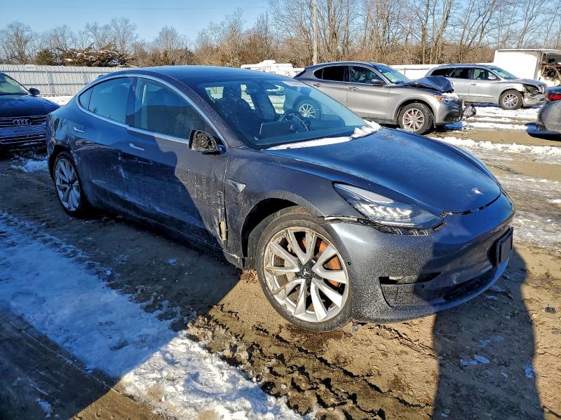 Фото 4 - TESLA MODEL 3