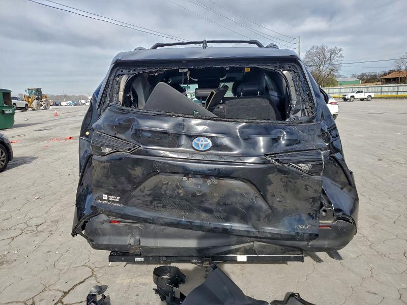 Фото 6 - TOYOTA SIENNA