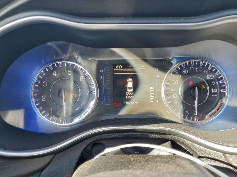 Фото 9 - CHRYSLER 200