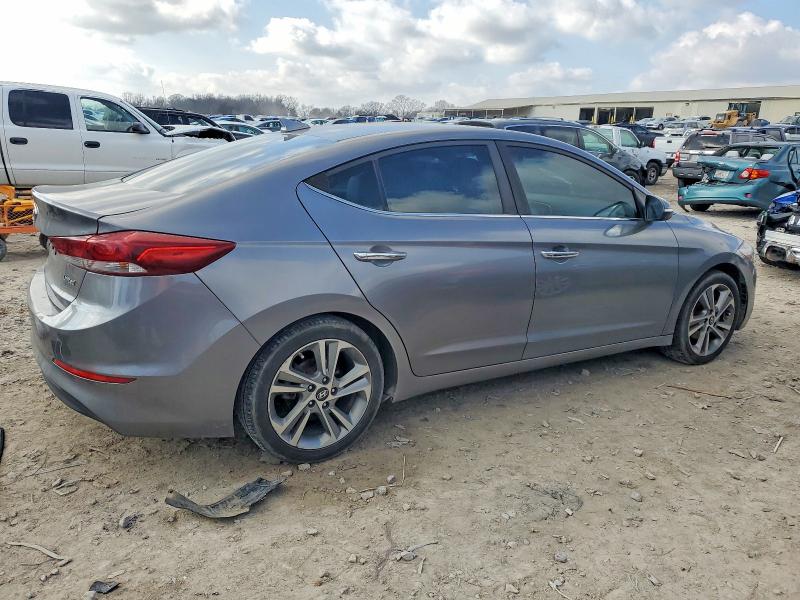 Фото 3 - HYUNDAI ELANTRA