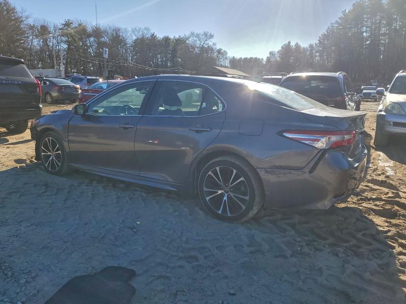 Фото 2 - TOYOTA CAMRY