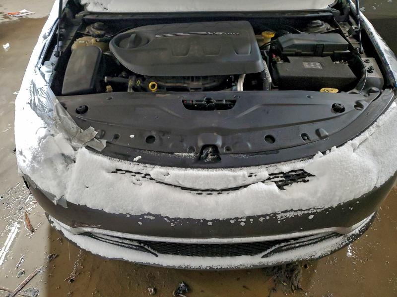 Фото 11 - CHRYSLER 200