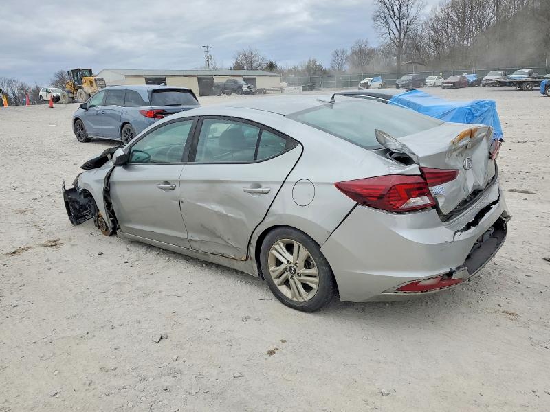 Фото 2 - HYUNDAI ELANTRA