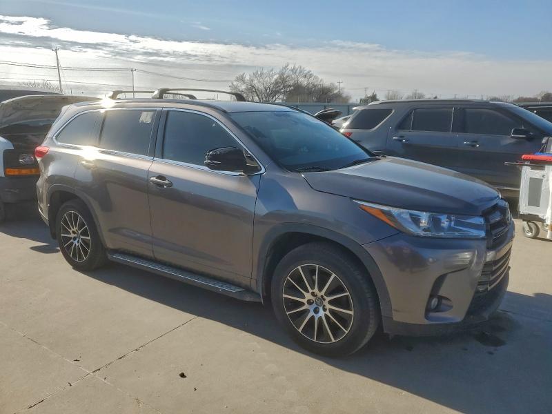 Фото 4 - TOYOTA HIGHLANDER