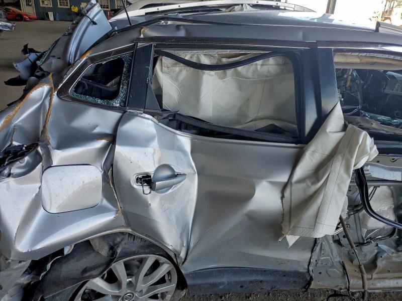 Фото 10 - NISSAN ROGUE